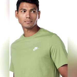Men’s Green Nike Sportswear Club T-Shirt
